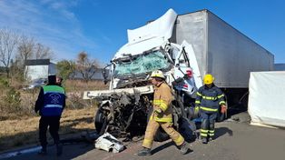 Jorge Ávalos advirtió sobre el aumento de siniestros viales en rutas y cuestionó el uso de bitrenes sin infraestructura. Hay 150 obras viales paralizadas en Entre Ríos