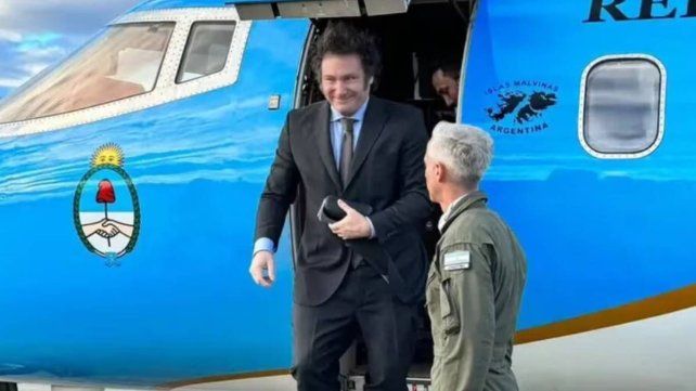 Javier Milei partió a Estados Unidos y quiere reunirse con Donald Trump