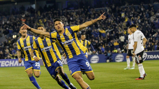 Alejo Veliz anotó el primer gol de Central ante Riestra