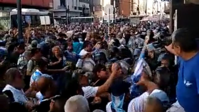 La Policía de Buenos Aires se enfrentó a ex combatientes de Malvinas que se manifestaban en el Pami