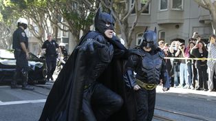 Le cumplen el sueño de ser Batman a un chico de 5 años con leucemia