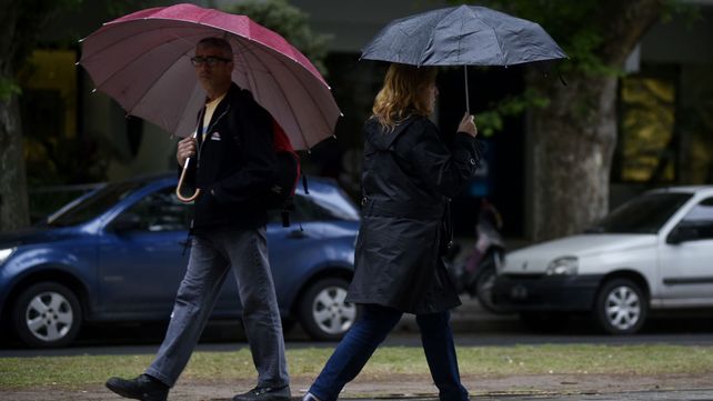 El SMN anuncia para este jueves 23 de febrero chaparrones intermitentes durante todo el día. Habrá que tener un paraguas a mano.&nbsp;