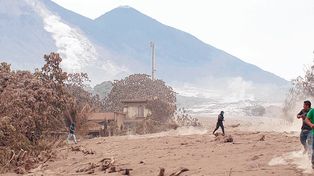 Una violenta erupción volcánica deja 62 muertos en Guatemala
