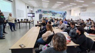 Actividad academíca y comunitaria sobre salud y ambiente reunió a expertos y cooperativas. Fallas y precariedad de plantas de reciclaje Paraná y Oro Verde&nbsp;