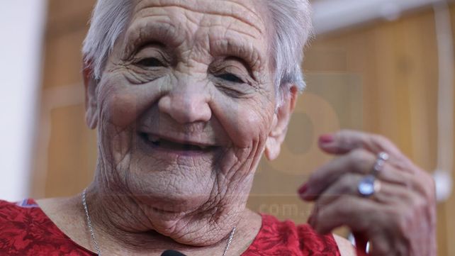 Paula, la abuela de 95 años que cura de palabra a los jugadores de Patronato