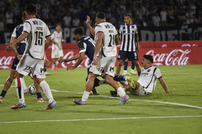 El último enfrentamiento entre Newell's y Talleres fue triunfo 2-1 de la T en Córdoba.