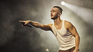 C. Tangana: una teatral mesa bien servida con flamenco, rap y ritmos latinos