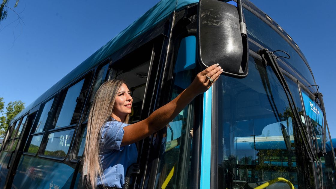 Aún con la legislación vigente, apenas 15 mujeres conducen en Rosario unidades del transporte urbano.&nbsp;