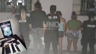 B° Scarafía: una tremenda balacera dejó como saldo siete detenidos y el secuestro de armas de guerra