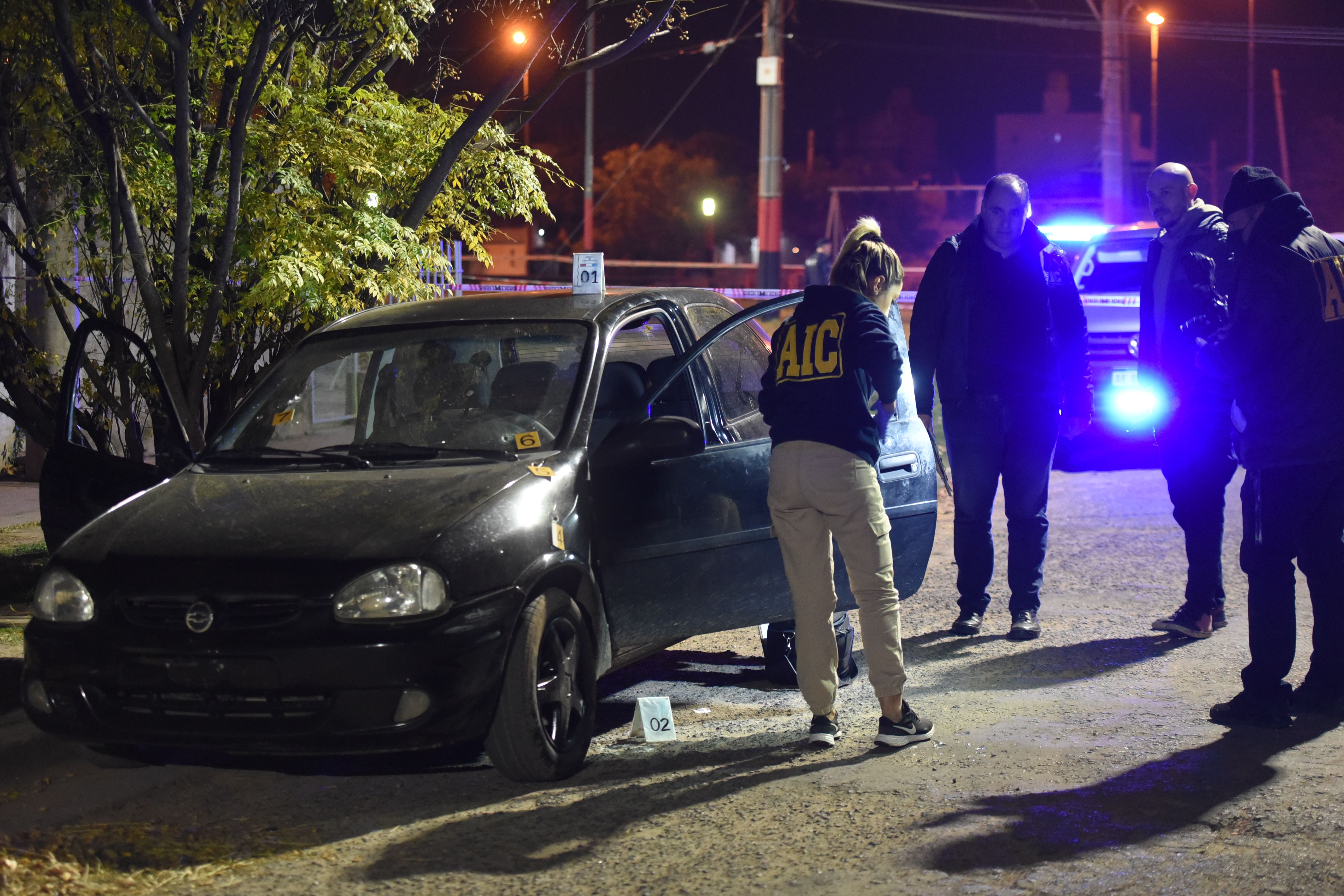 El auto donde fue atacado a tiros Emanuel C. por el policía ya imputado Omar García.