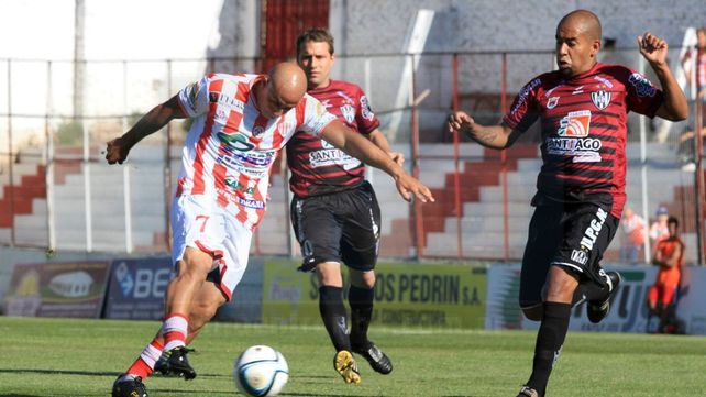 Carabajal visitó el estadio Pedro Mutio con la camiseta de Central Córdoba de Santiago del Estero. &nbsp;