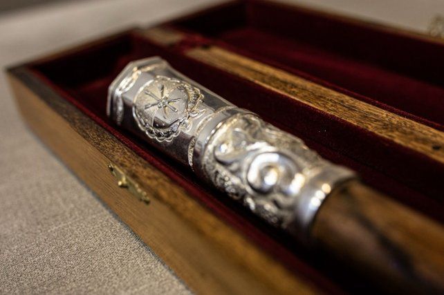 El futuro gobernador Maximiliano Pullaro recibirá un bastón en homenaje a la democracia