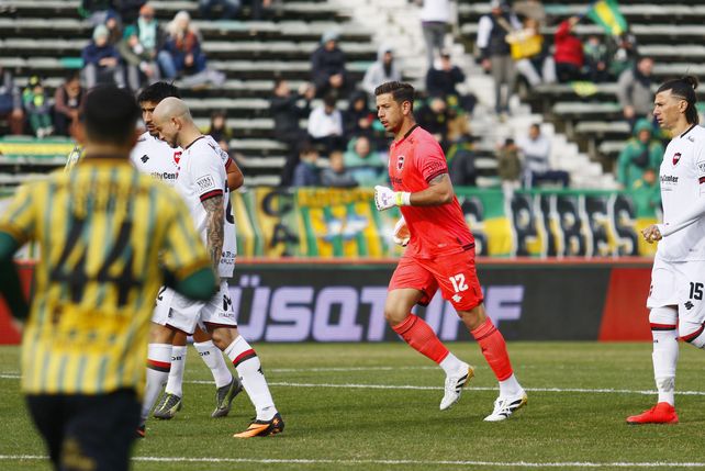 Juan Espínola debutó en Newell's contra Aldosivi.