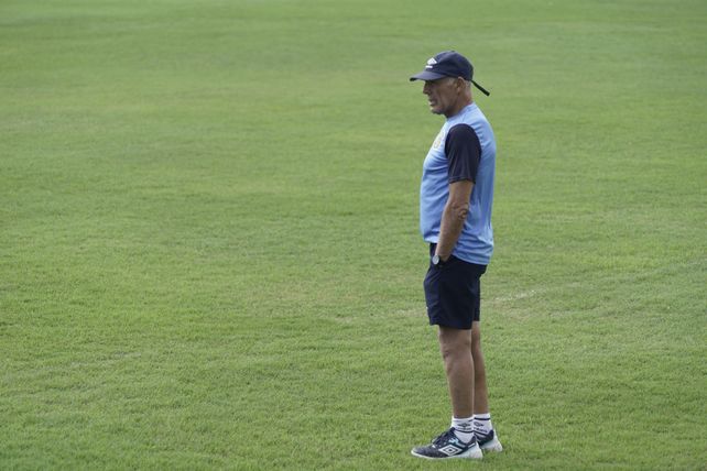Russo debe definir de inmediato qué tipo de equipo pondrá en cancha. Central y los riesgos de la doble competencia.