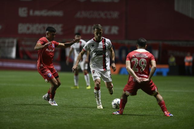 El último enfrentamiento entre ambos fue goleada 3-0 de Argentinos Juniors frente a Newell's en la Paternal.