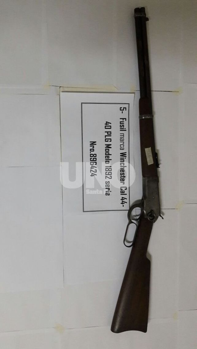 Secuestraron un arsenal de armas y balas de guerra en la casa de una subcomisaria