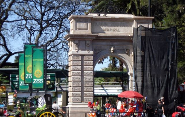 Varias familias adhirieron a la protesta y no ingresaron al zoológico.
