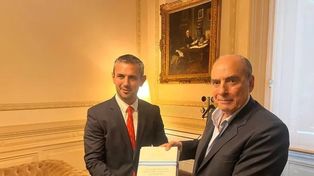 Martín Menem y Guillermo Francos sostienen el proyecto “Bases” que sufrió varias modificaciones para conseguir el respaldo de los bloques opositores.