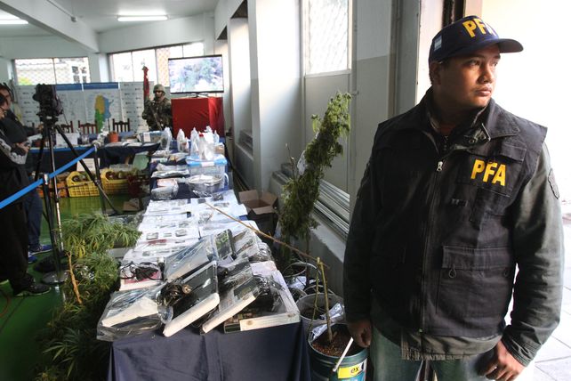 In fraganti. El DJ y los otros ocho detenidos tenían drogas hechas con hongos