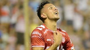 Atlético Paraná sumaría un delantero de Superliga