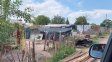 Veinte años de asentamientos ilegales en Coronda: más de 700 familias viven a la vera de las vías