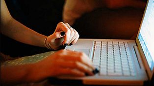 Quiso conseguir trabajo a través de Facebook y terminó violada en una entrevista