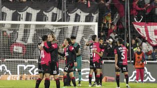 La victoria sobre Defensa y Justicia en el Coloso del Parque terminó en abrazos porque fue muy difícil de conseguir.