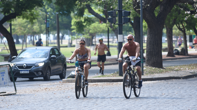 La temperatura no da tregua y la ola de calor se mantendrá unos días más en la ciudad.