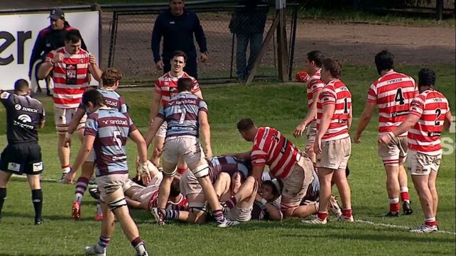 Uno de los dos tries de Atlético del Rosario ante Alumni