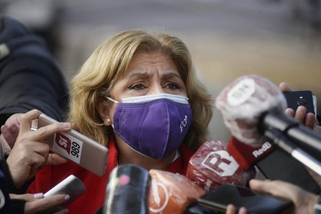 La ministra de Salud Sonia Martorano habló este jueves durante la recorrida al vacunatorio que funciona en la ex Rural.&nbsp;