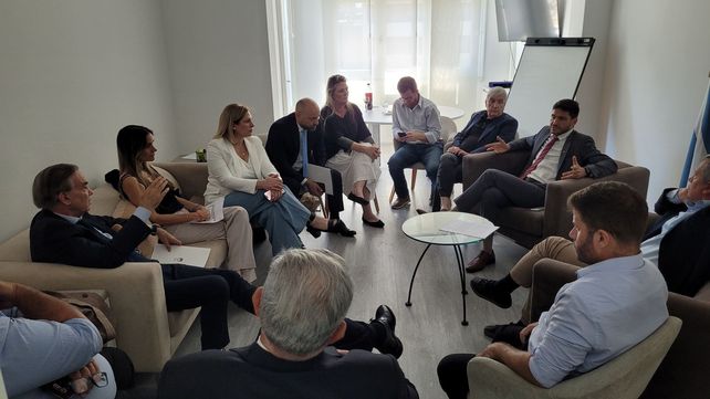 Pullaro junto a legisladores del bloque Alternativa Federal