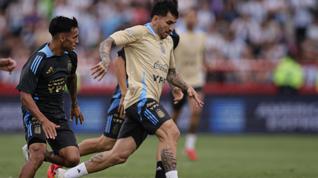 El rosarino Angel Correa fue el autor del primer gol de la selección argentina.