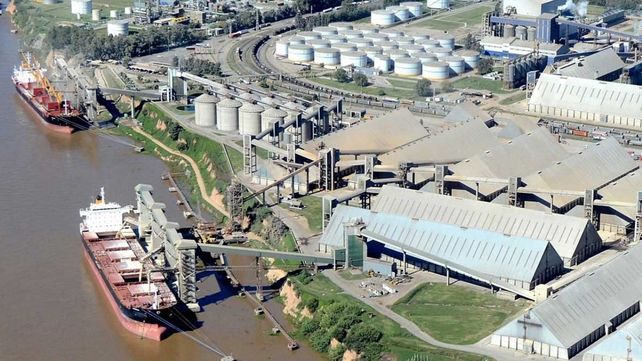 Huelga general de recibidores de granos paraliza los embarques en puertos de Rosario