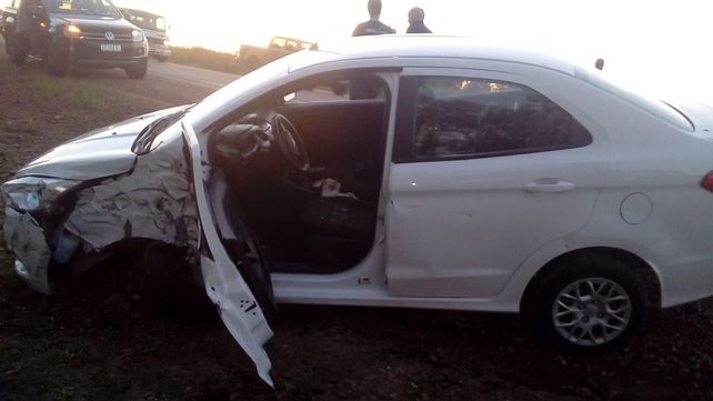 Un colectivo con pasajeros de Paraná y un auto chocaron en la ruta provincial 16