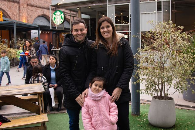 Javi y Mía Romero y Jesica Pedraza