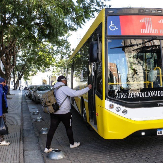 Colectivos. Tras el análisis de costos se determinó el precio del boleto de colectivos para la ciudad de Santa Fe en 1.580 pesos.
