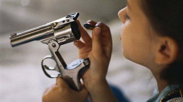 La Pampa: un niño de cuatro años murió al dispararse el arma de su padre