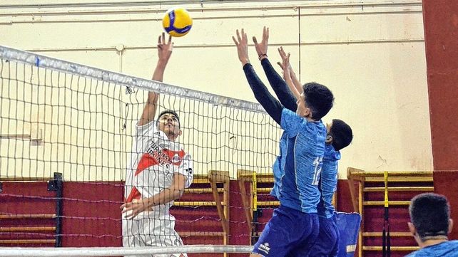 El selecionado masculino de vóley U19 se prepara para el Mundial que se llevará a cabo en Irán.