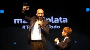 Abel Pintos, junto a su sobrino, recordó a su “familia, hermanos, compañeros y al público”.