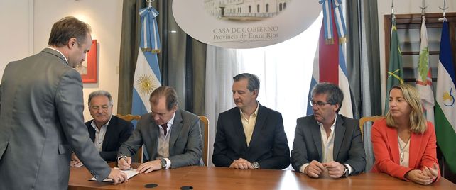 Obras para los hospitales de Gualeguaychú, Victoria y el camino de Puerto Ruiz