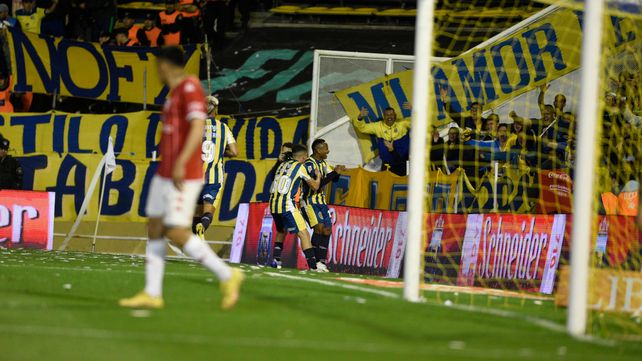 Ante Huracán, el canalla volvió a hacerse fuerte en su estadio, en el tercer partido de esa seguidilla de cinco encuentros como local.