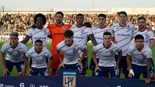La formación de San Lorenzo en el Eva Perón de Junín. No pudo con Sarmiento y le vino al pelo a Central.