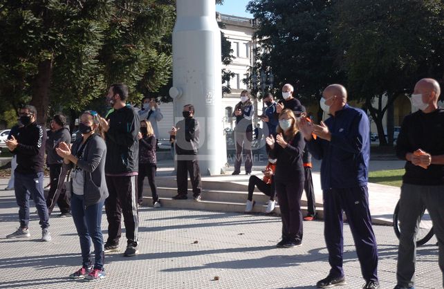 Titulares de gimnasios y de jardines maternales se manifestaron frente a Casa de Gobierno
