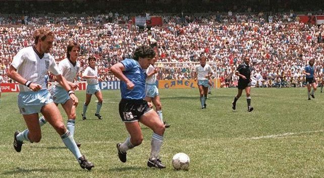 La AFA fue por la casaca de Maradona pero se la quedó el jeque dueño del PSG