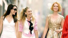 Sarah Jessica Parker, Cynthia Nixon y Kristin Davis regresan a sus personajes de Carrie Bradshaw, Miranda Hobbes y Charlotte York respectivamente, pero sin la presencia de Kim Cattrall que interpretó a Samantha Jones. Sarah Jessica Parker, Cynthia Nixon y Kristin Davis regresan a sus personajes de Carrie Bradshaw, Miranda Hobbes y Charlotte York respectivamente, pero sin la presencia de Kim Cattrall que interpretó a Samantha Jones.