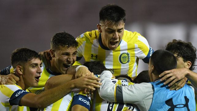 Central festejó a puro grito un empate que lo deja vivo.