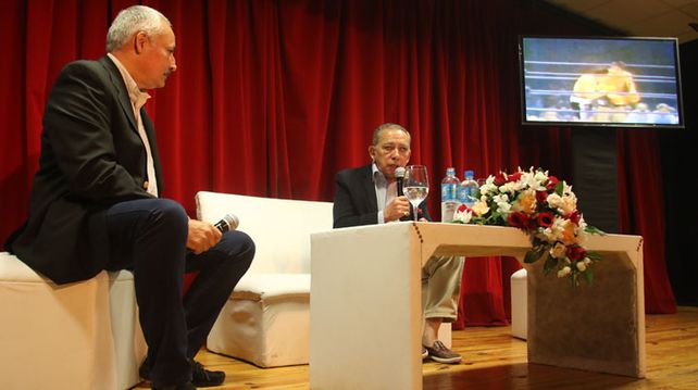 El libro de Carlos Monzón llegó a Mendoza