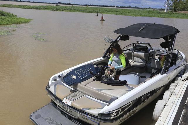 Hace un mes que Vicky entrena en la Fly Wakeboard Paraná.&nbsp;