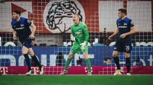 Hertha Berlín perdió y quedó al borde del descenso en la Bundesliga