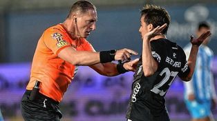 El historial de Néstor Pitana dirigiendo a Colón.